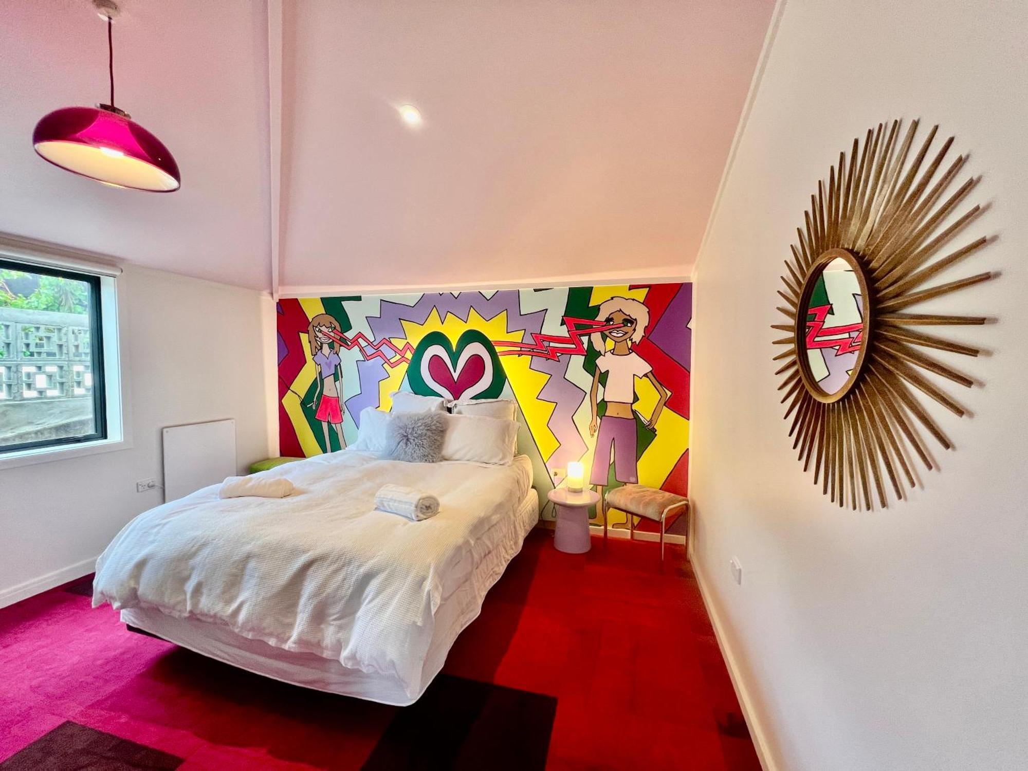 Designers Dream, Tokyo Pop Art With Courtyard, Fire & Views Apartment
