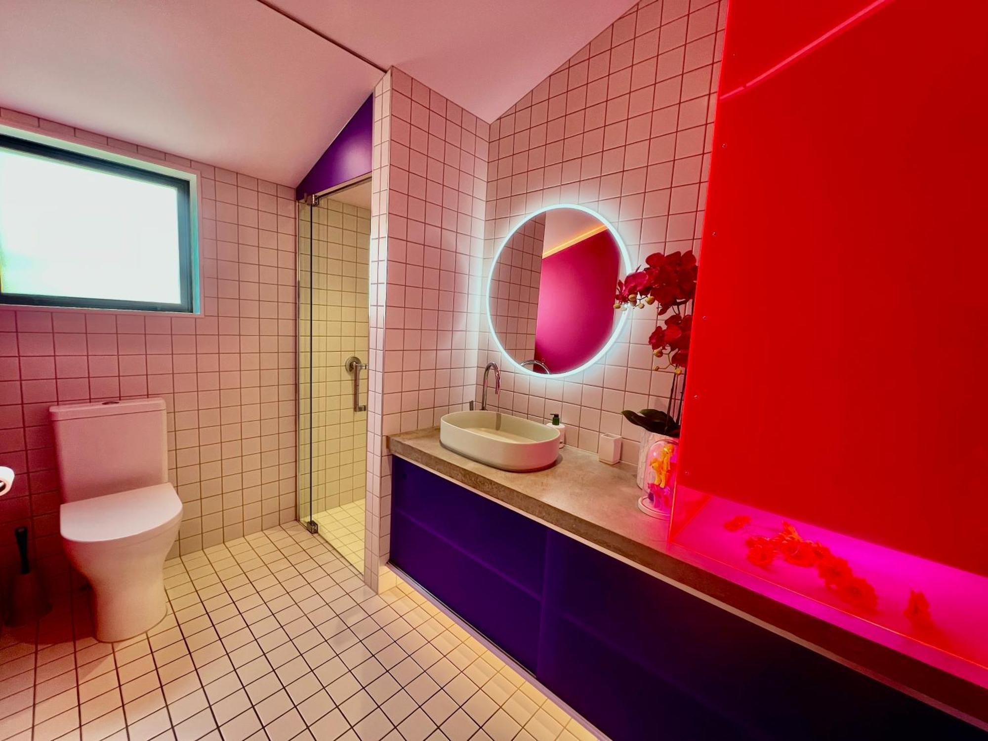 Designers Dream, Tokyo Pop Art With Courtyard, Fire & Views Apartment
