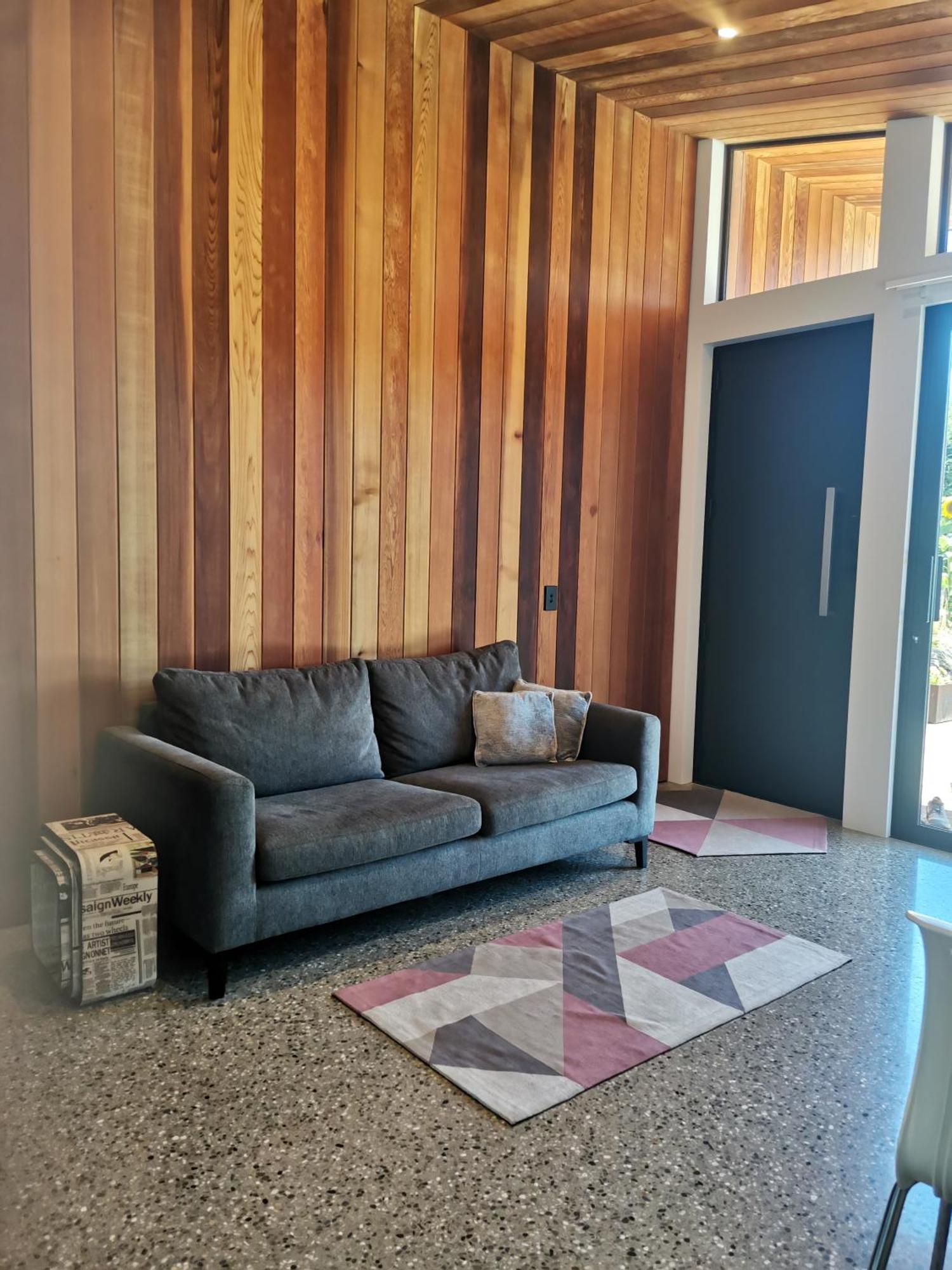 Roys View Apartment