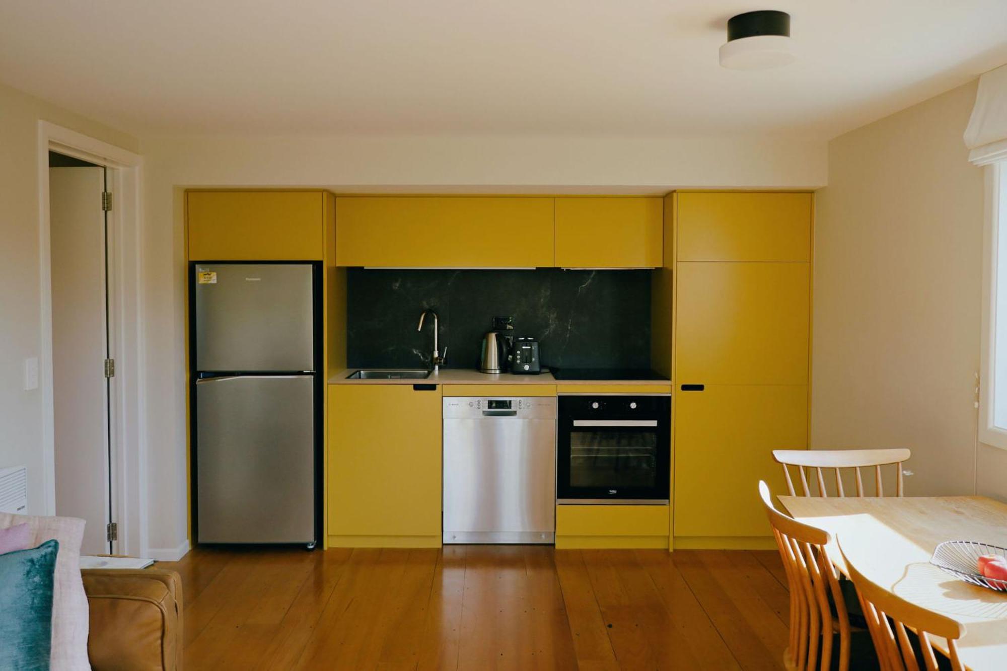 Kowhai - Private Opposite Golf Course Apartment *