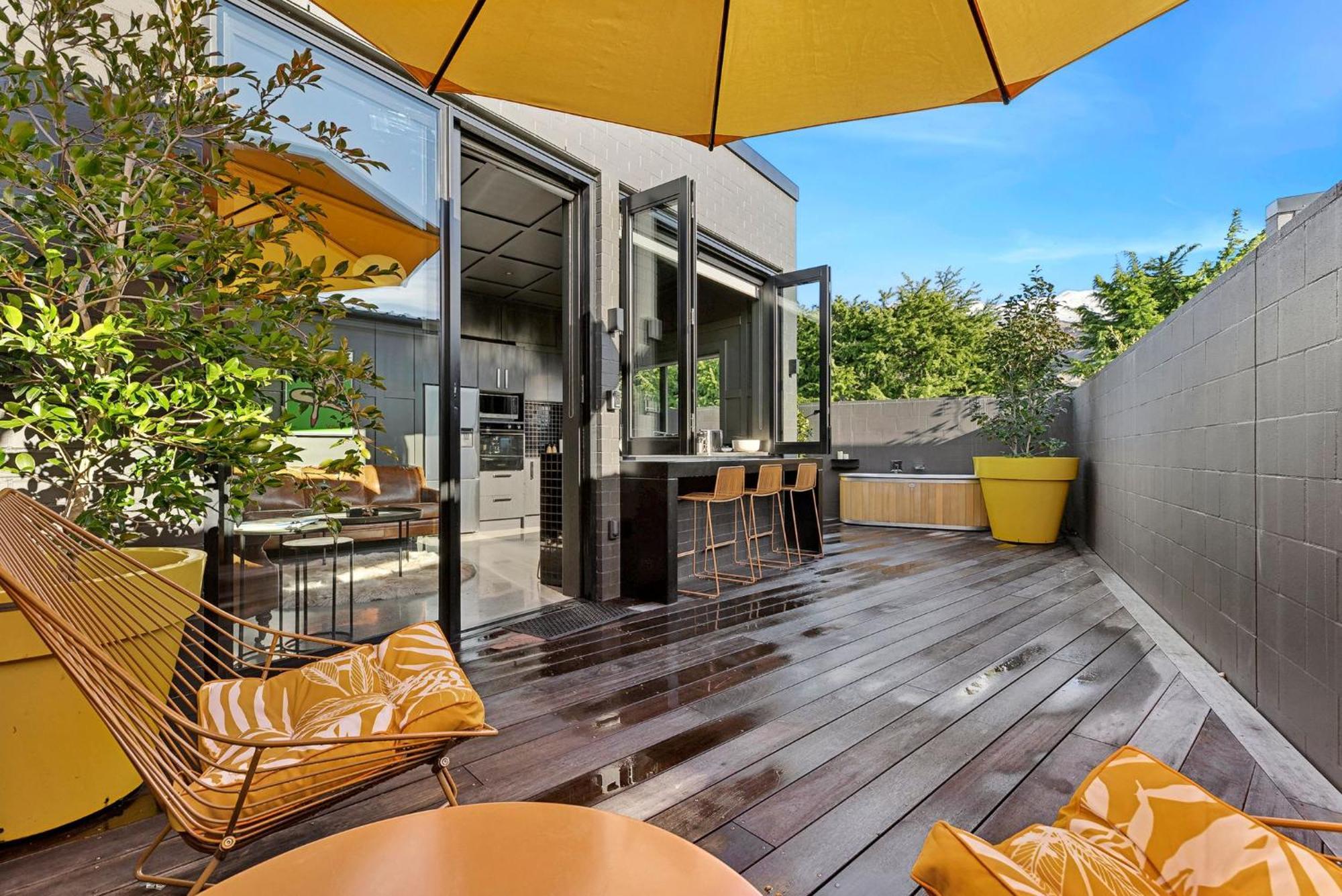 Yellow Pots A, Luxurious Outdoor Bath Wanaka
