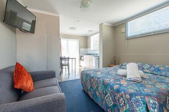 Manuka Crescent Motel