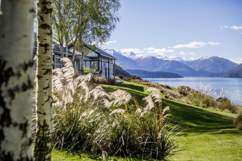 Whare Kea And *