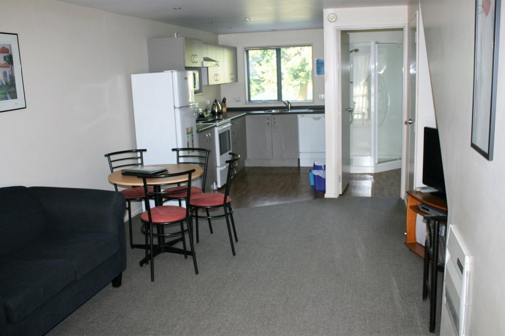 Motel Fairway &