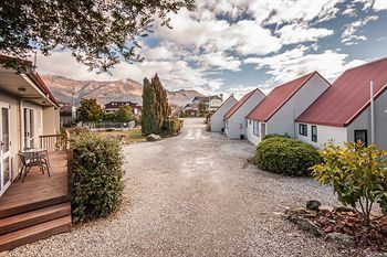 Manuka Crescent 3*