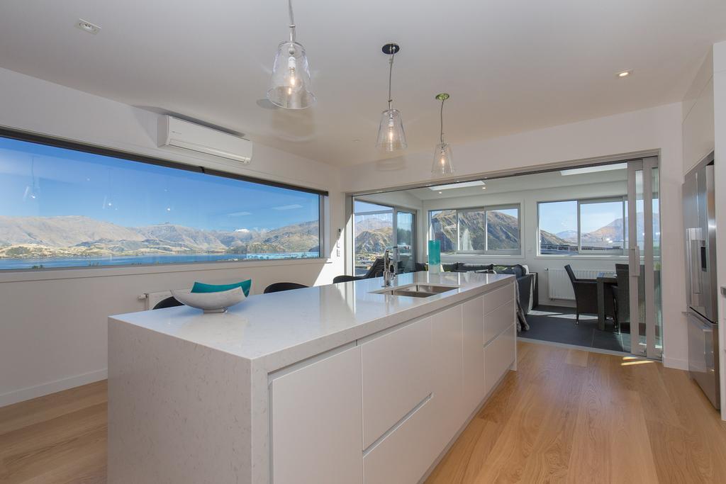 Forest Heights - Sleeps 8 - & Mountain Views - Pool & Sauna *