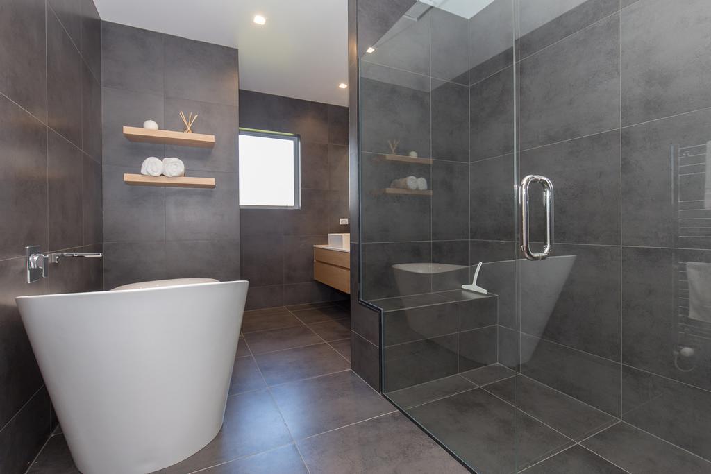 Forest Heights - Sleeps 8 - & Mountain Views - Pool & Sauna