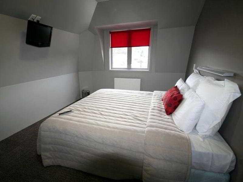 Hostel Base *