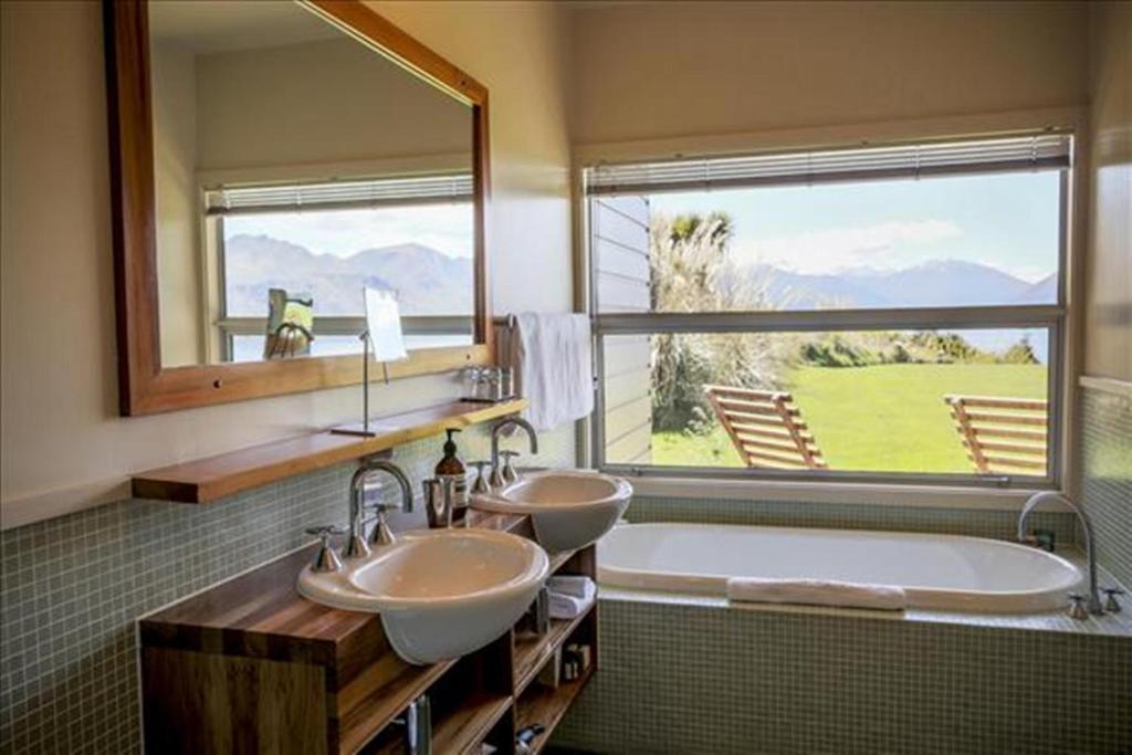 Holiday home Whare Kea And *