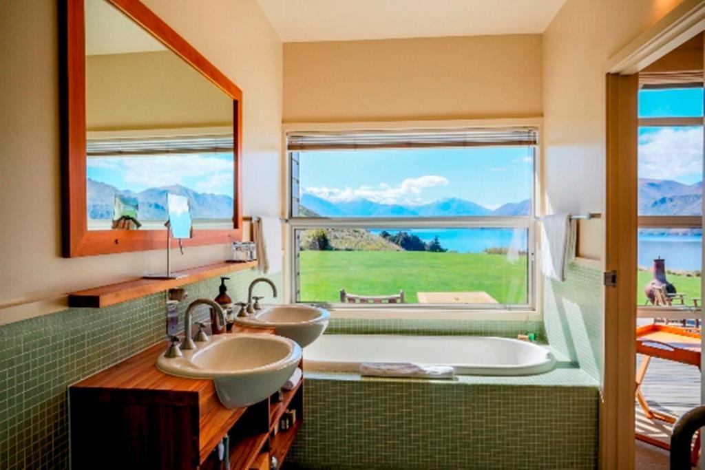Whare Kea And Holiday home *