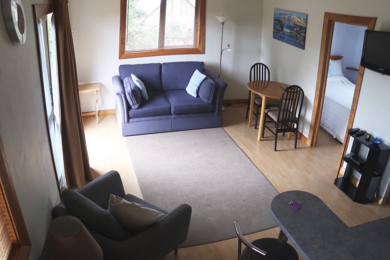 Black Peak View Apartment