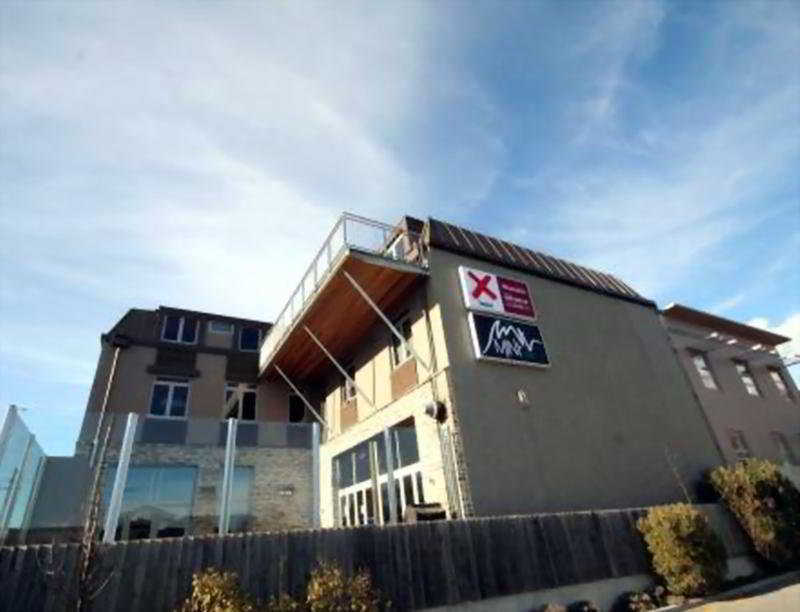 Hostel Base *