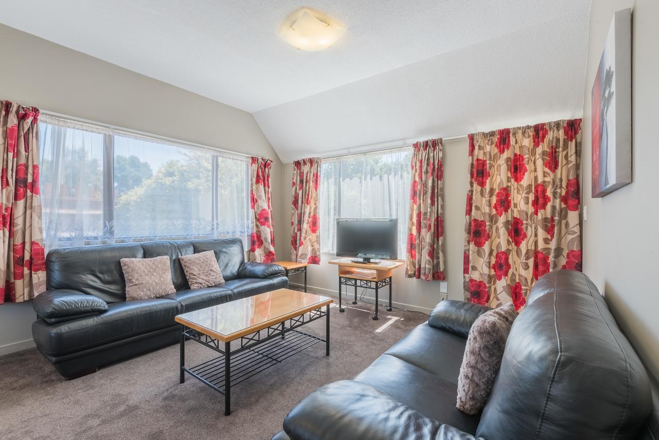 Manuka Crescent