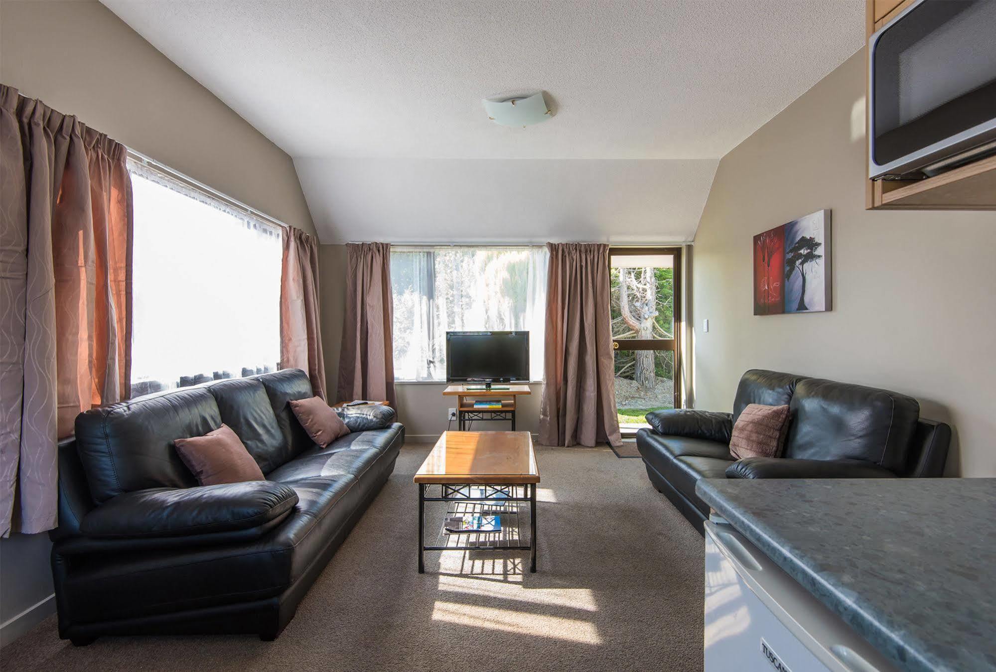 Manuka Crescent Motel