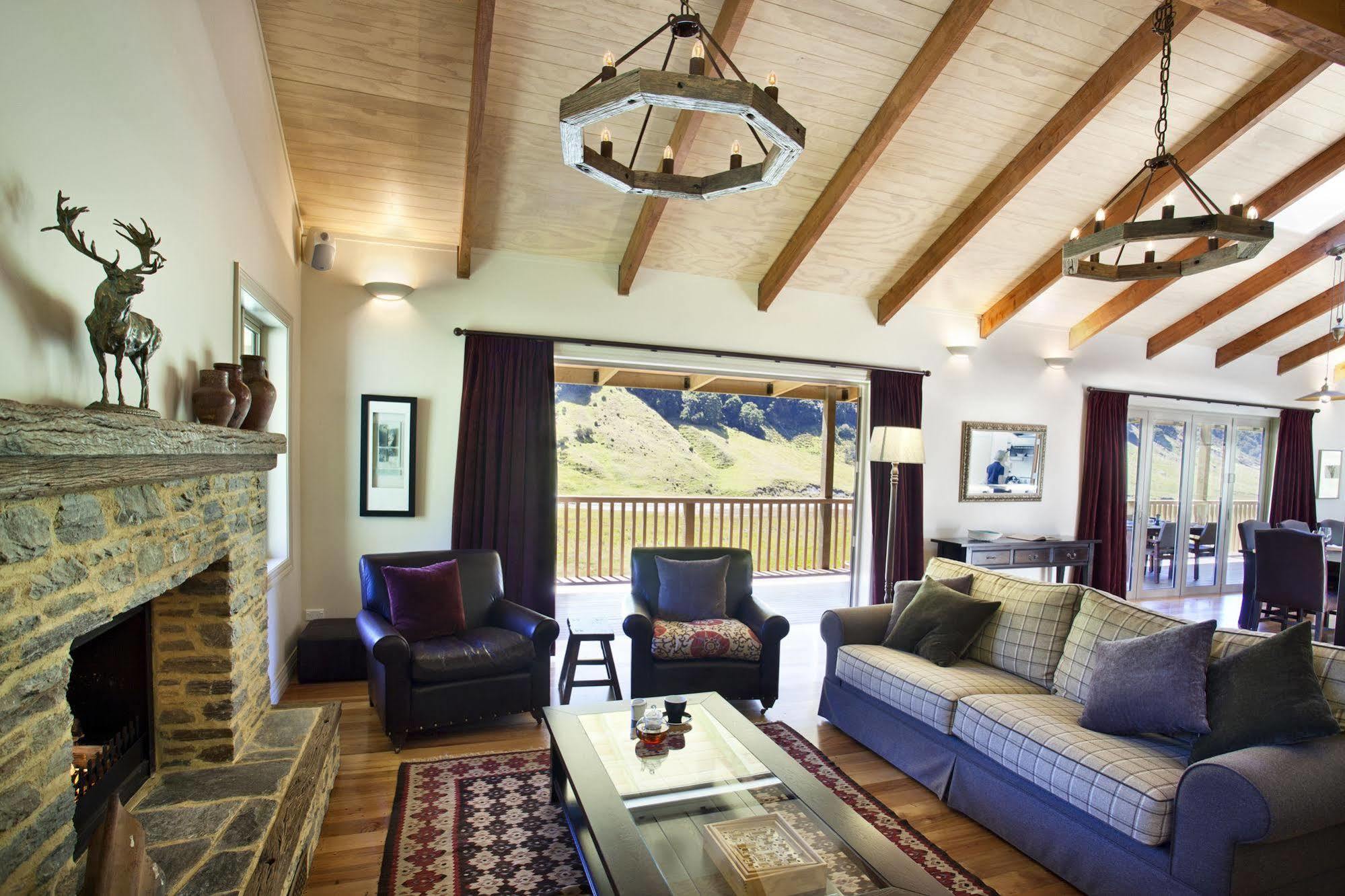 Minaret Station Alpine Hotel