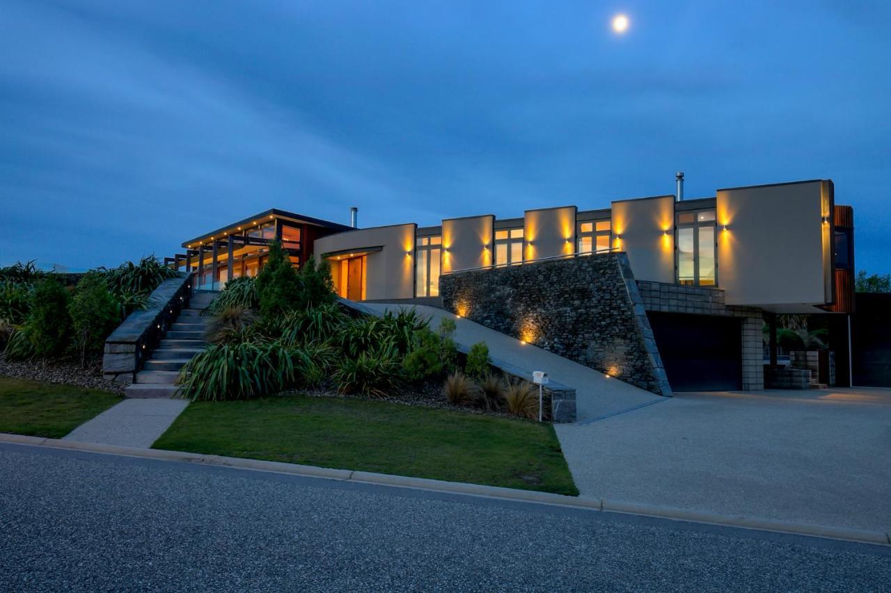 Mt Gold Retreat - Sleeps 8 - Pool - Tennis Court Holiday home