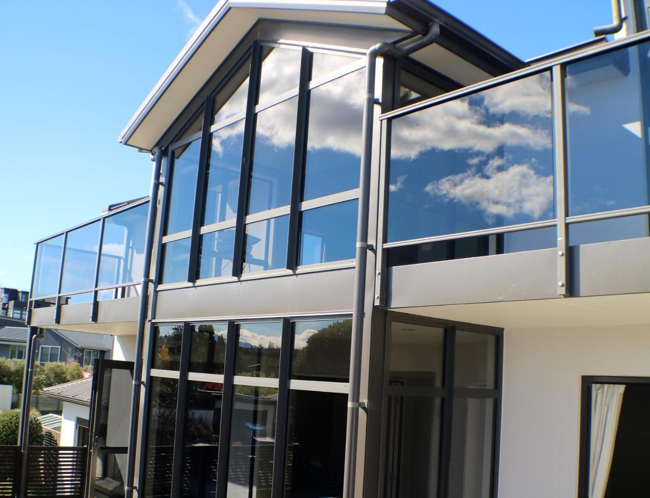 Ironside Lakeview Townhouse Wanaka