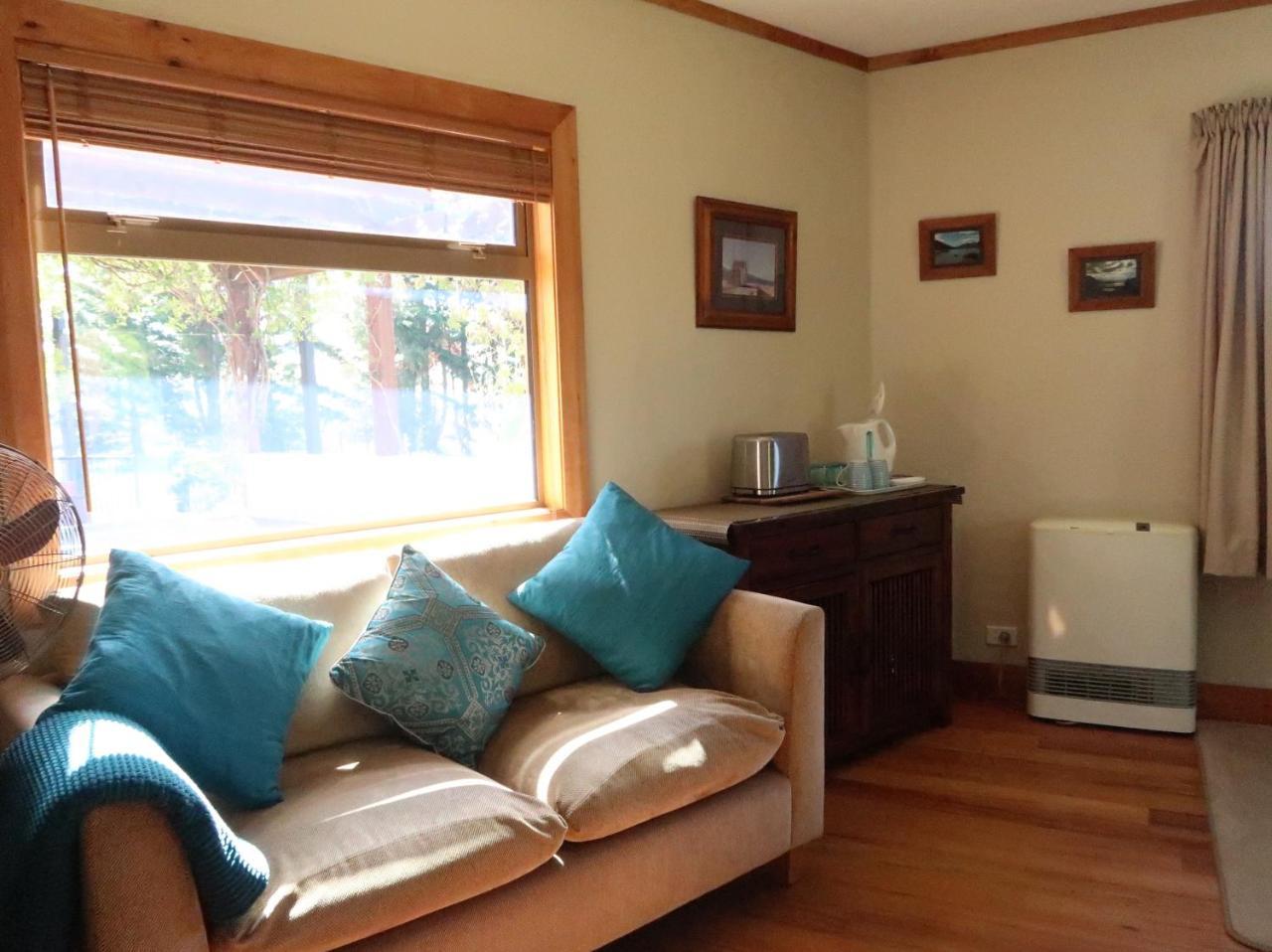 Black Peak View Apartment