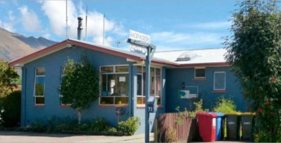 Hostel Holly's Backpackers *