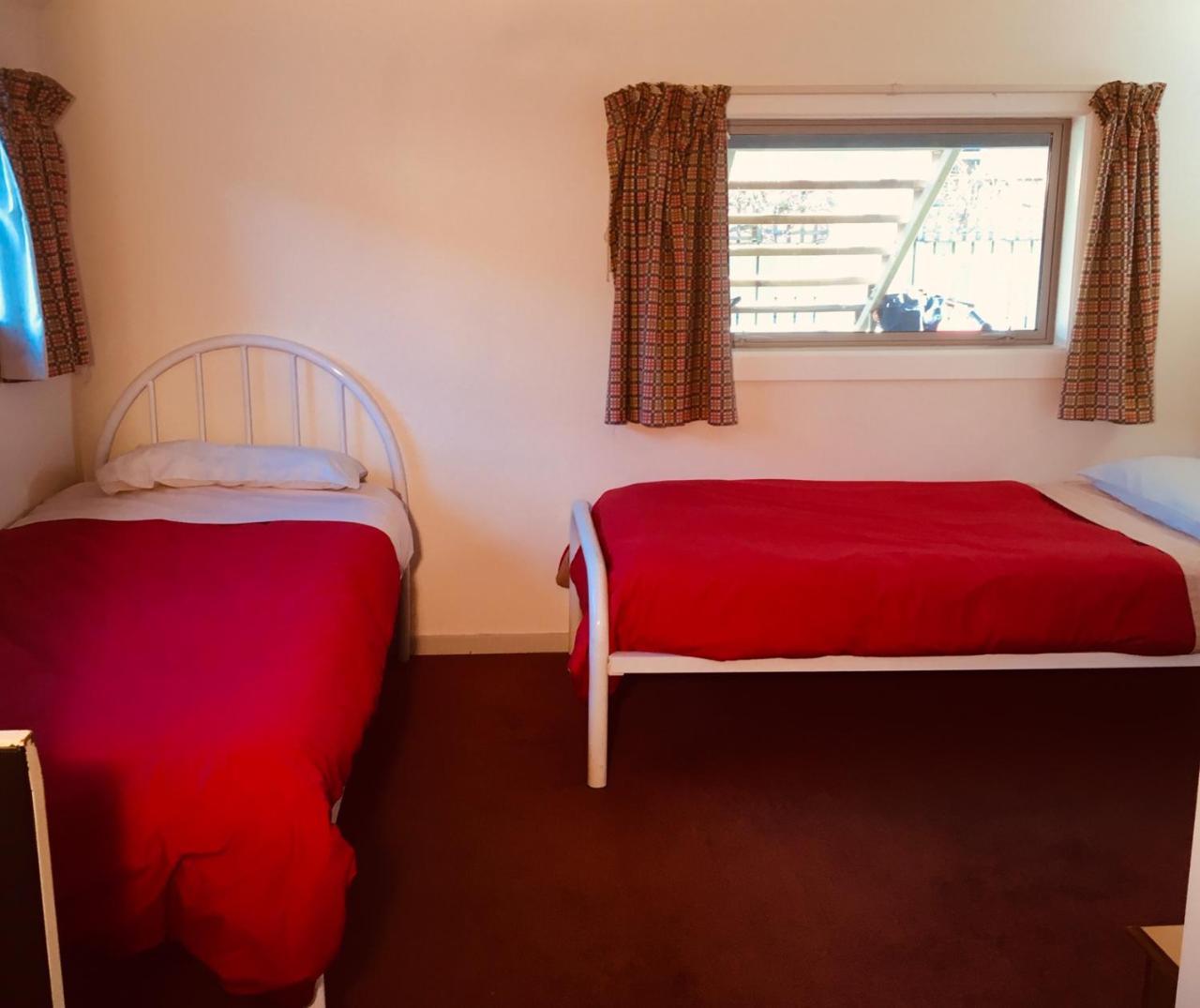 Holly's Backpackers Hostel