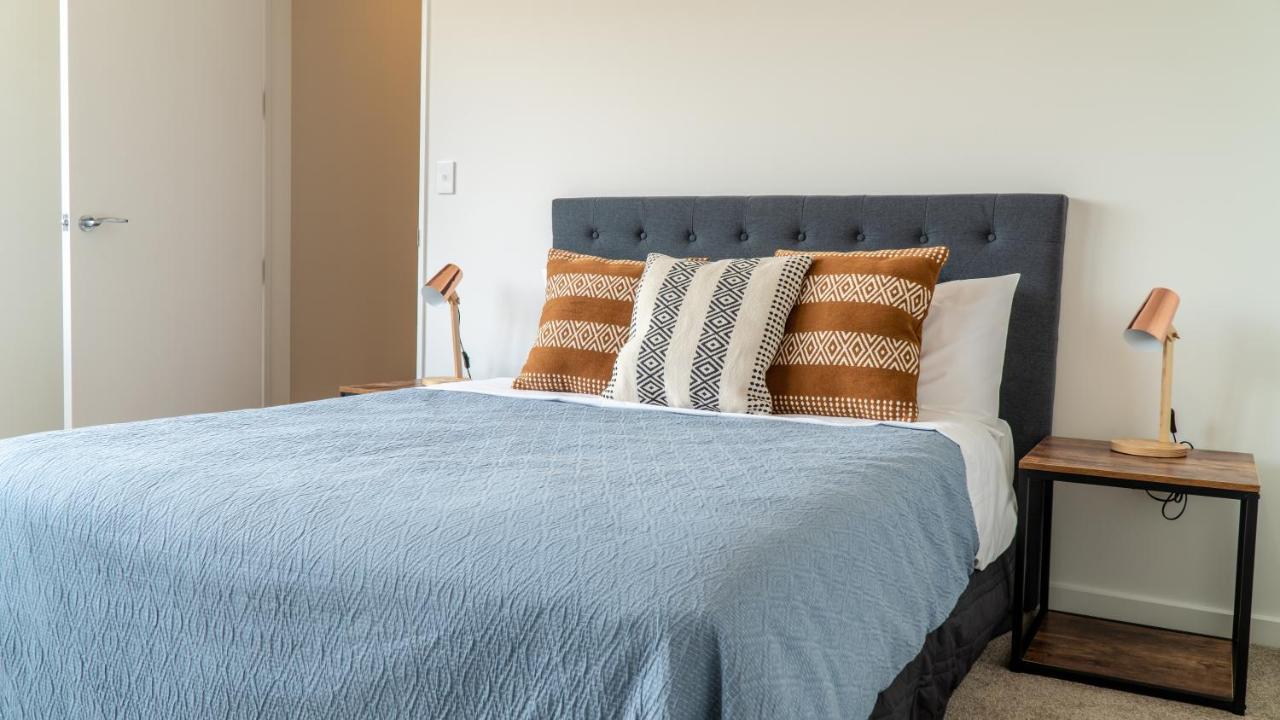 Farrant Drive - Sleeps 8 - & Mountain Views - Modern & Stylish *