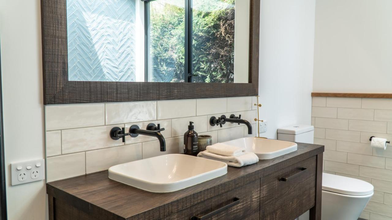 Farrant Drive - Sleeps 8 - & Mountain Views - Modern & Stylish *
