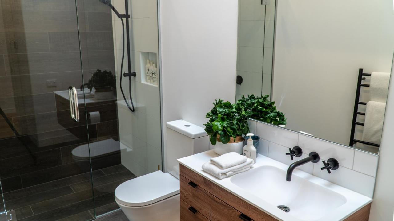 Farrant Drive - Sleeps 8 - & Mountain Views - Modern & Stylish