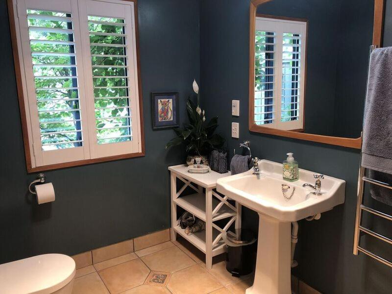 Central | Lake & Mtn Views | Well Appointed Apartment