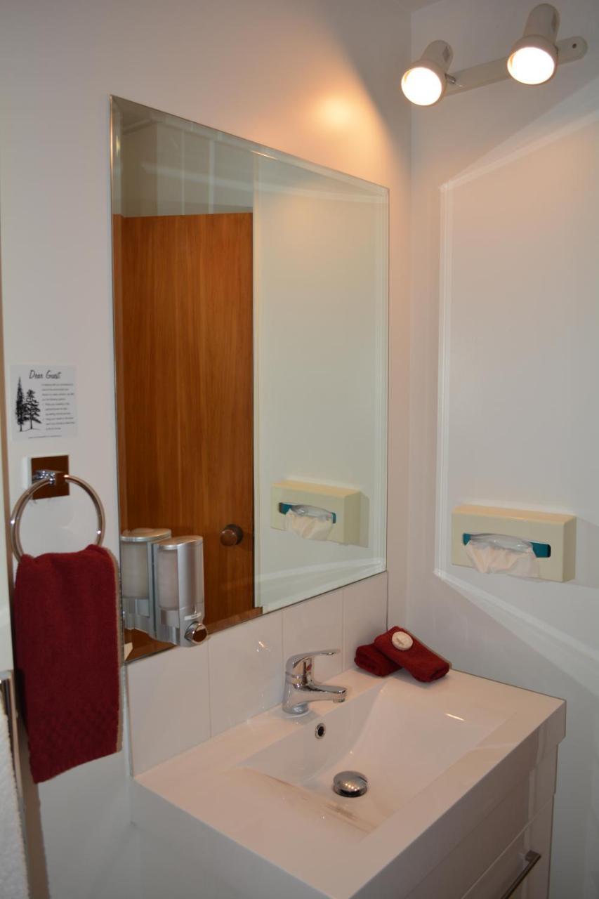 Lakeview Motel 3*