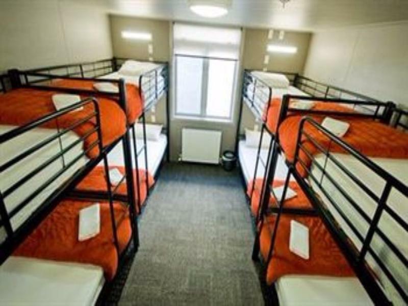 Hostel Base *
