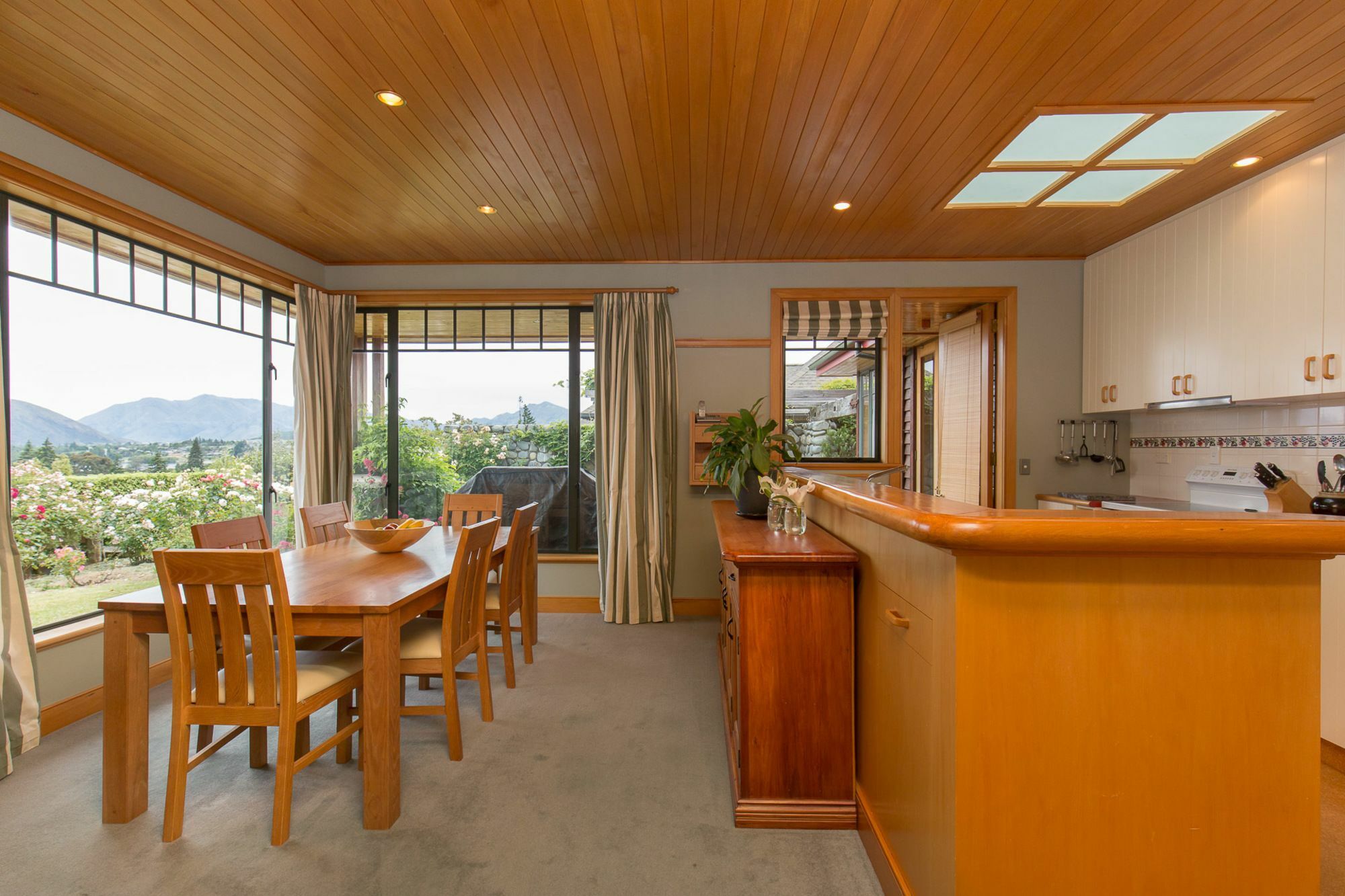 Bullock Creek - Sleeps 8 - & Mountain Views - Private & Secluded Wanaka