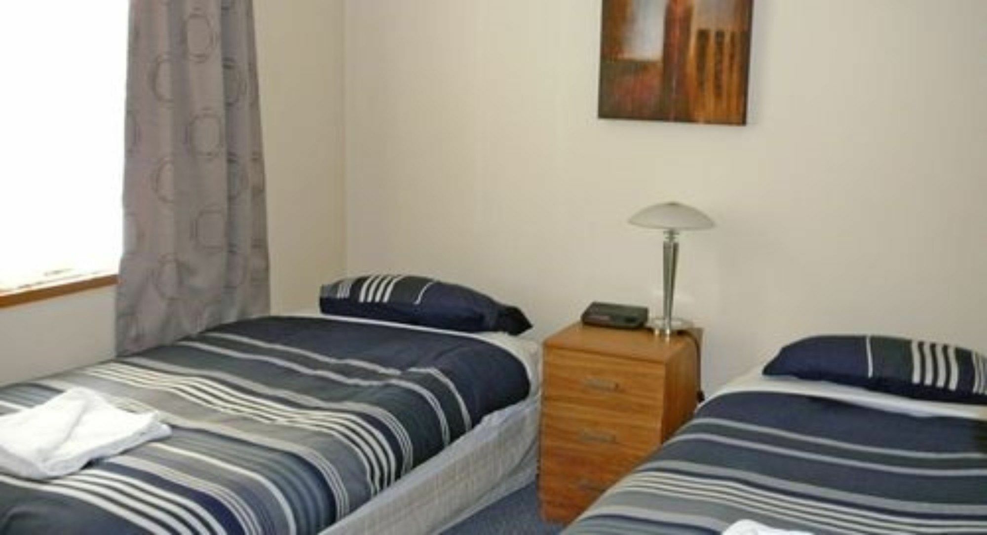 Archway & Motel 4*