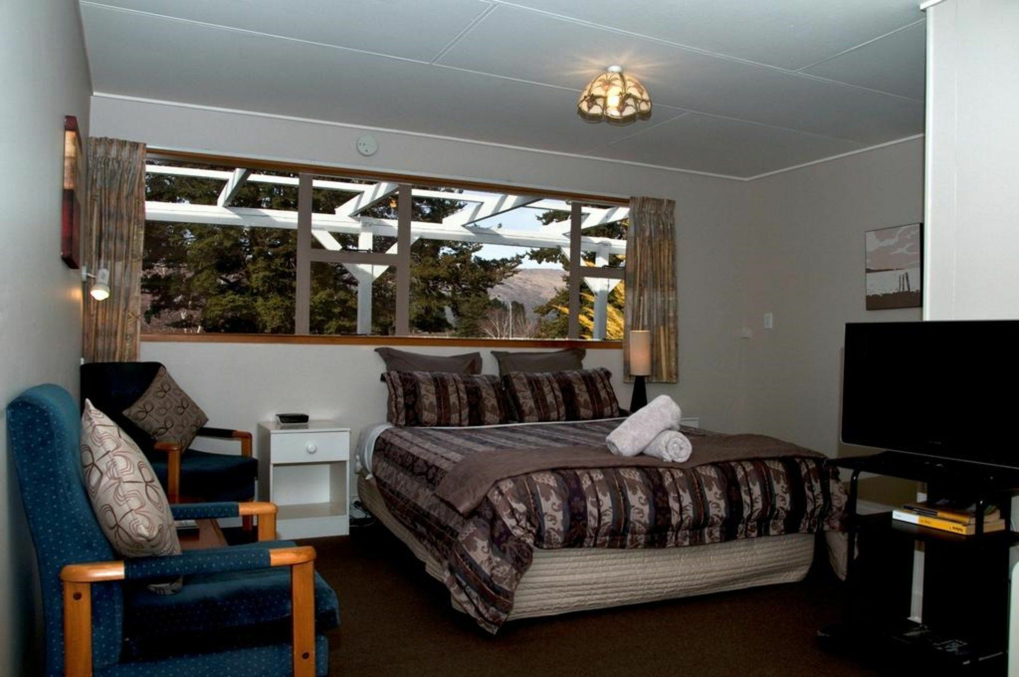 Archway & Motel Wanaka