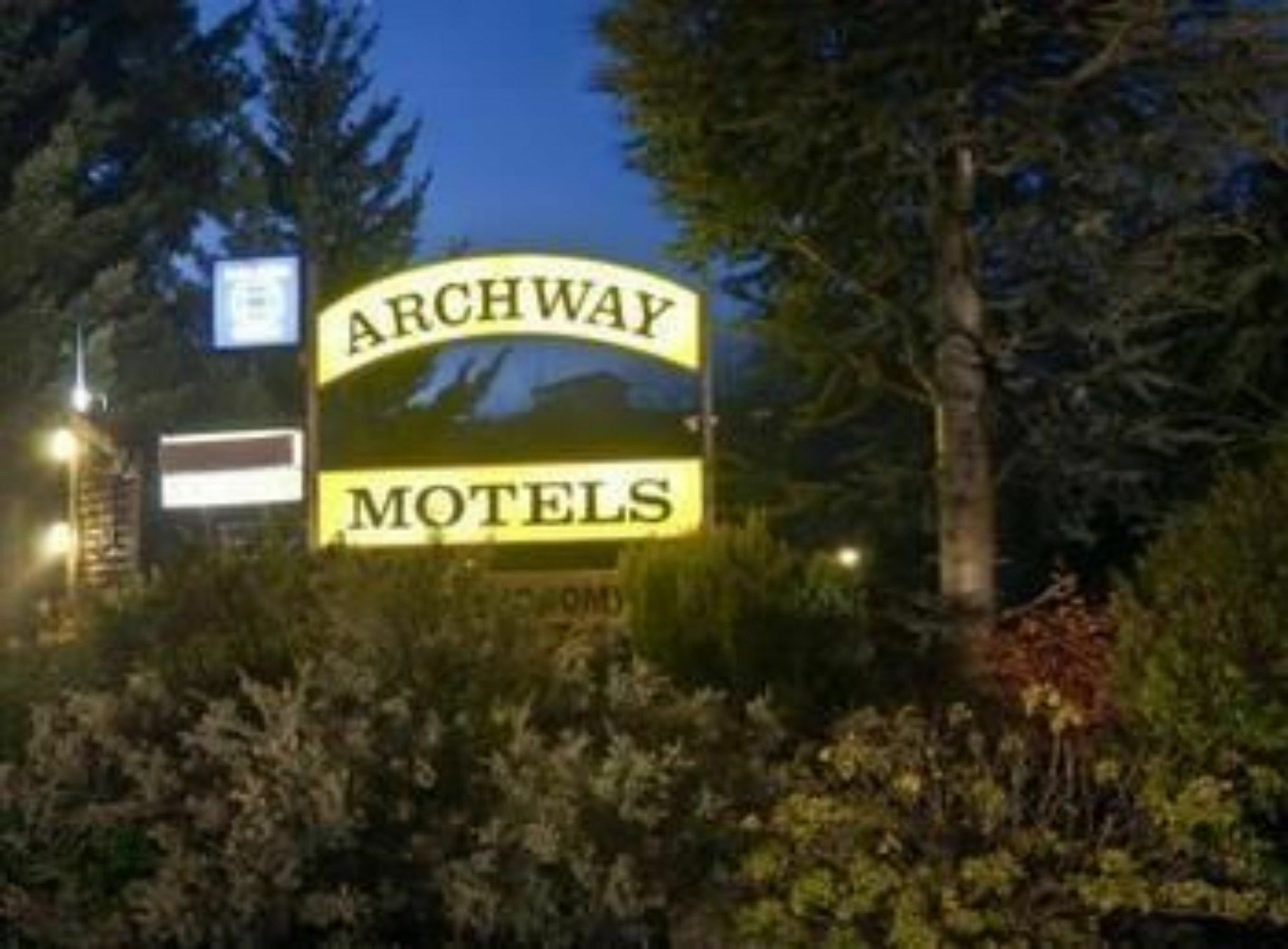 Archway & 4* Wanaka