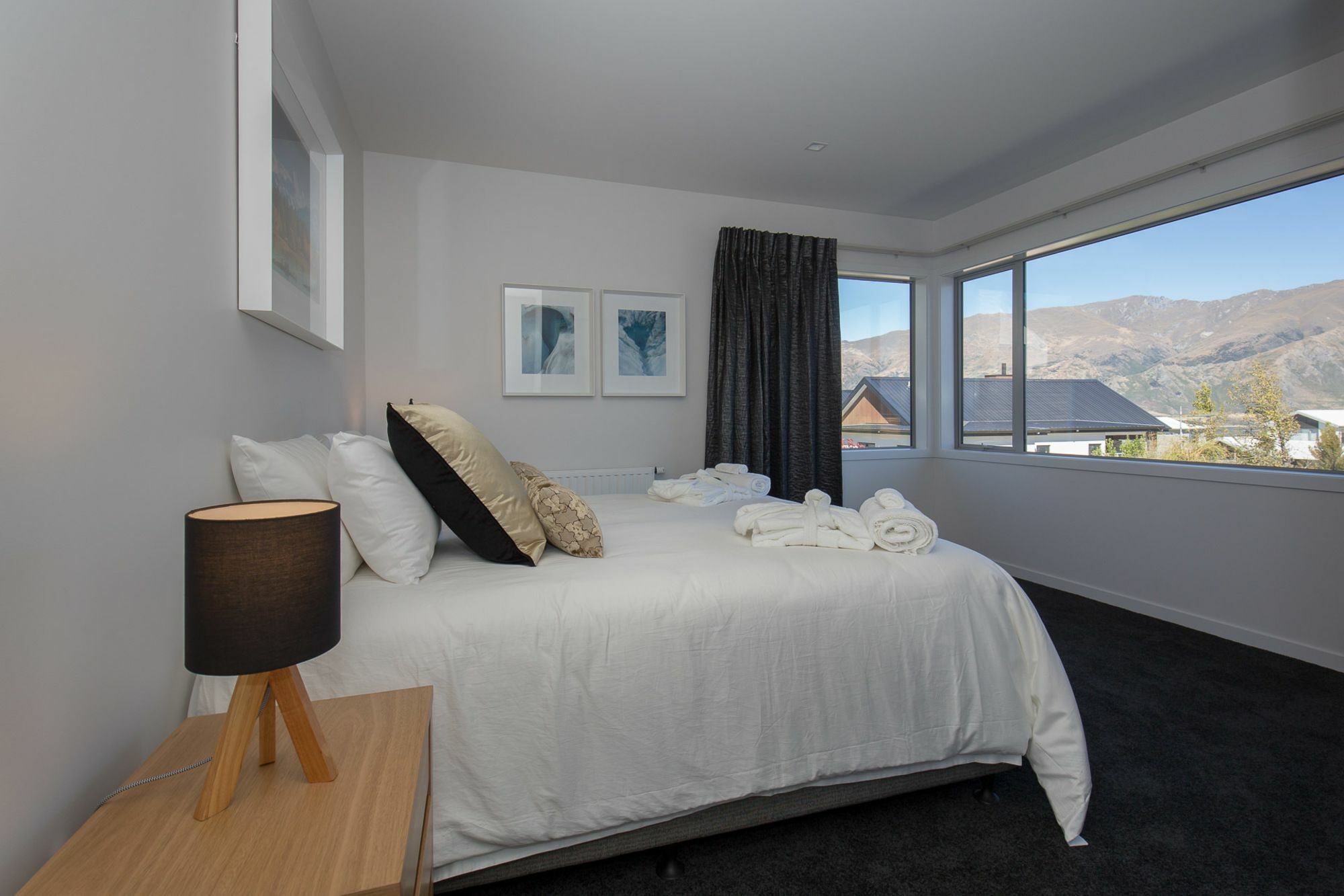 Forest Heights - Sleeps 8 - & Mountain Views - Pool & Sauna Holiday home *