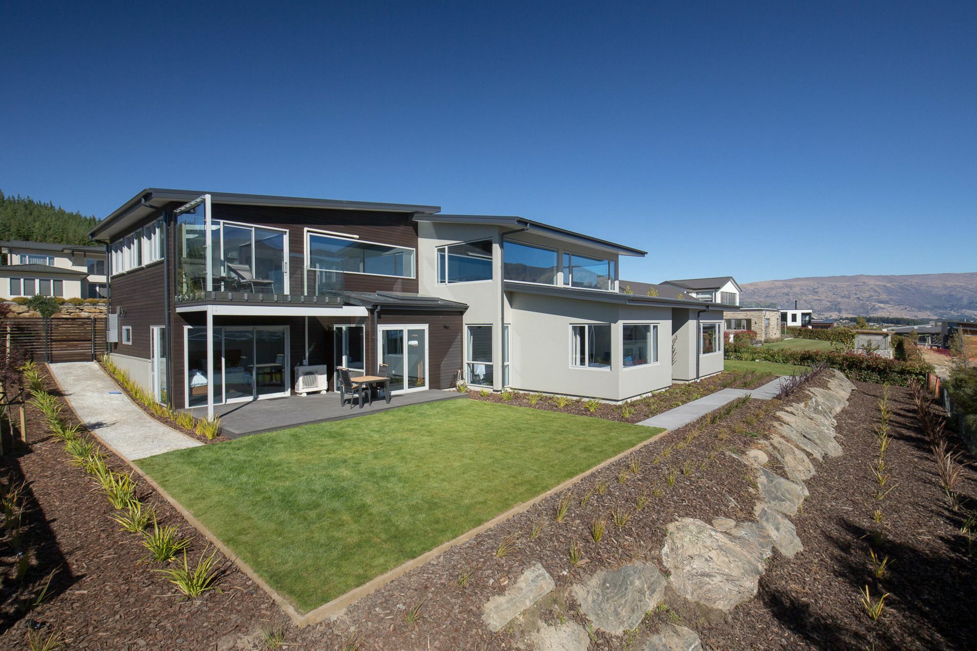 Forest Heights - Sleeps 8 - & Mountain Views - Pool & Sauna Holiday home