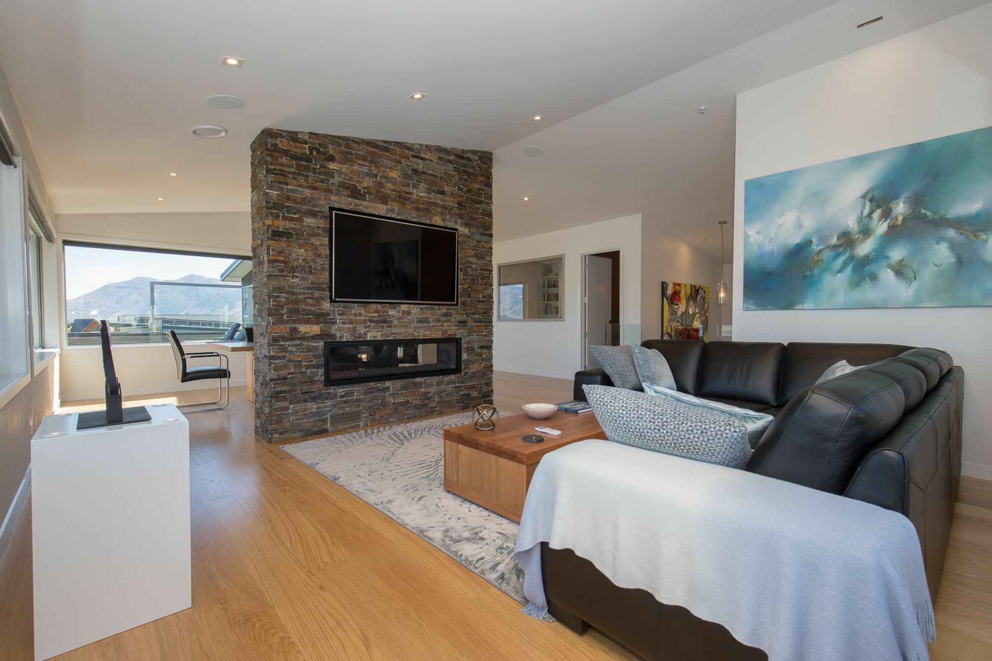 Forest Heights - Sleeps 8 - & Mountain Views - Pool & Sauna