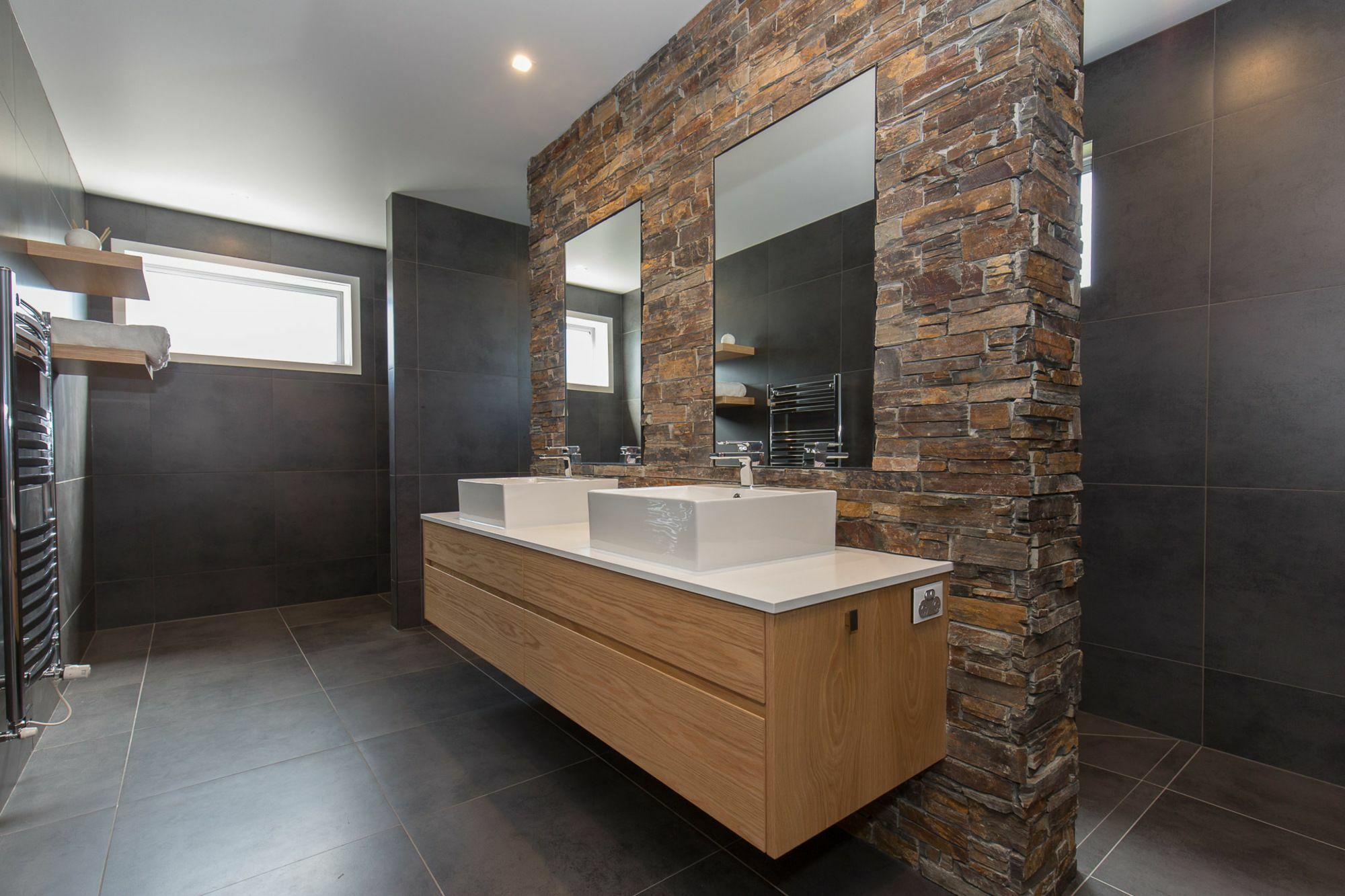 Forest Heights - Sleeps 8 - & Mountain Views - Pool & Sauna Wanaka