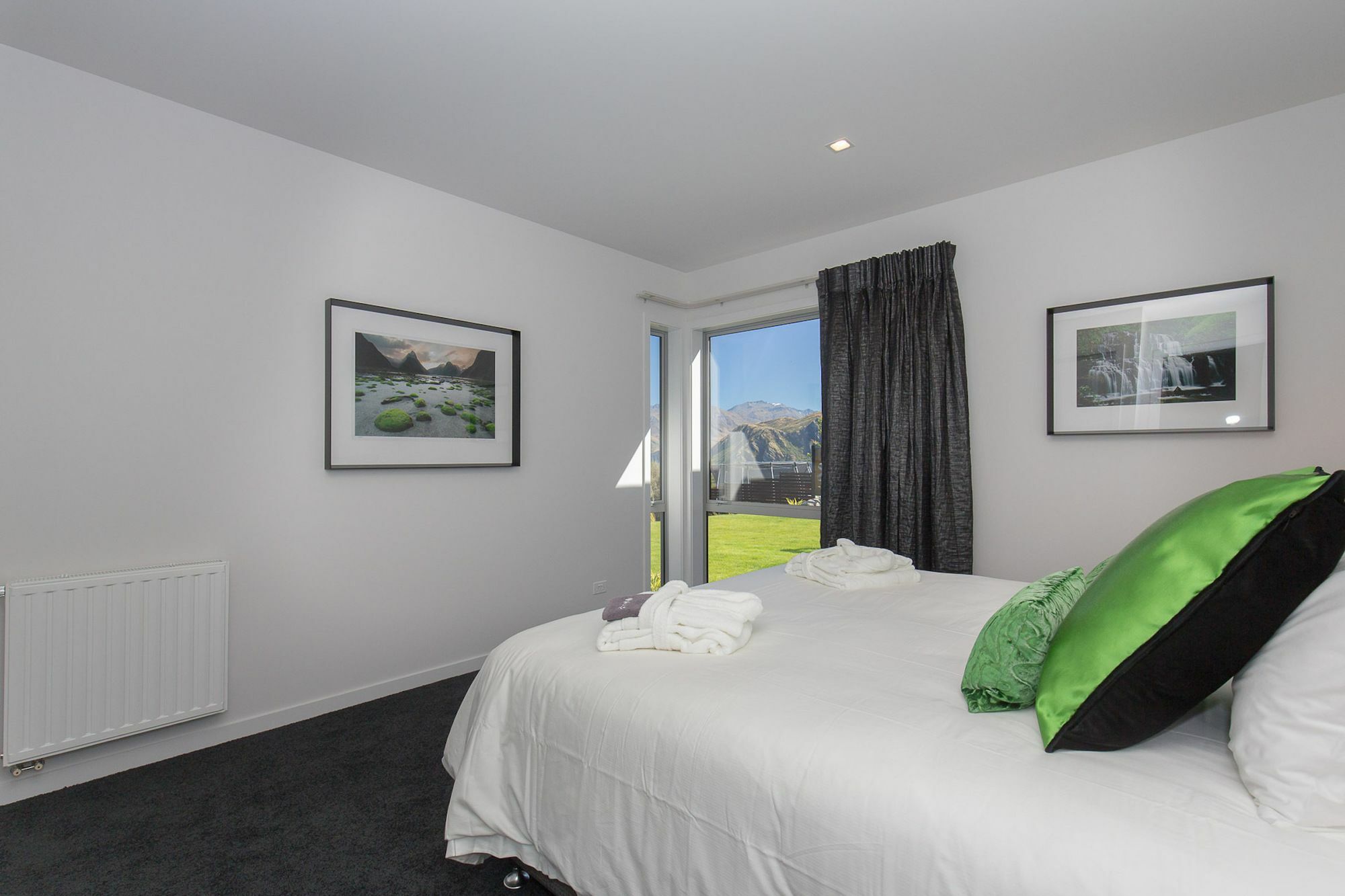 Forest Heights - Sleeps 8 - & Mountain Views - Pool & Sauna Holiday home Wanaka