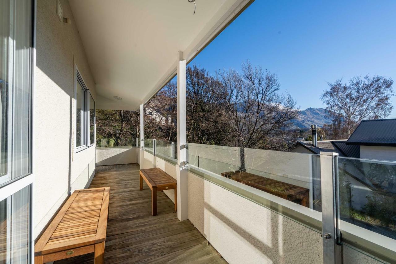Walk To Town, & Mountain Views Holiday home *