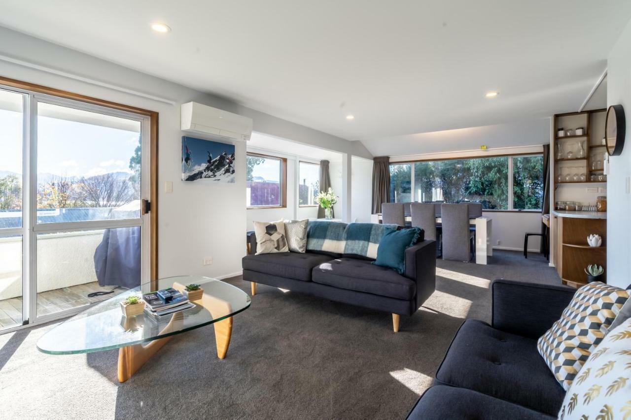 Walk To Town, & Mountain Views * Wanaka