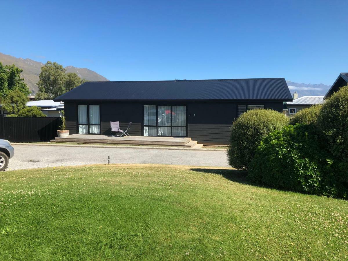 4 - Charming Space, Just A Stone Throw From Holiday home *