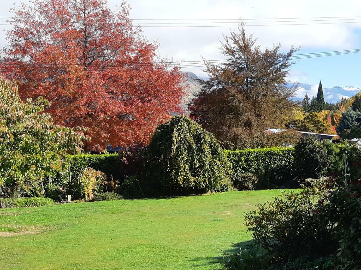 Central | Lake & Mtn Views | Well Appointed Apartment
