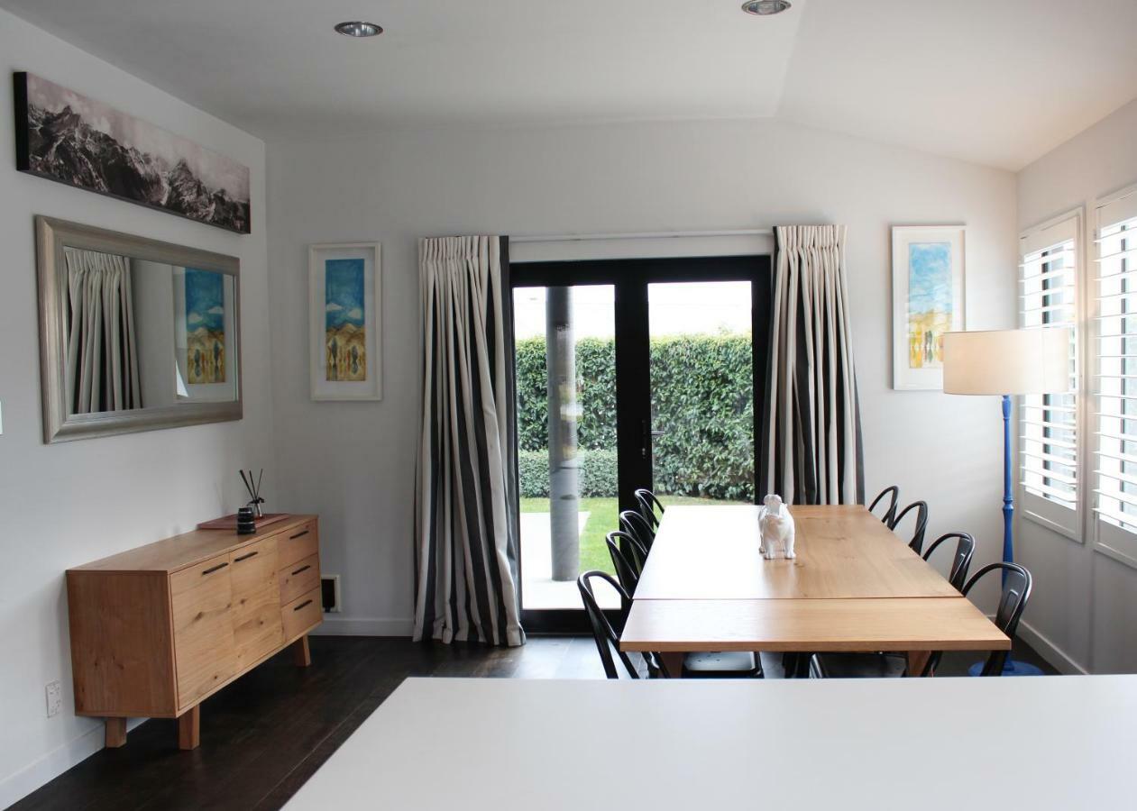 33 - Location Location, Right Amongst It * Wanaka
