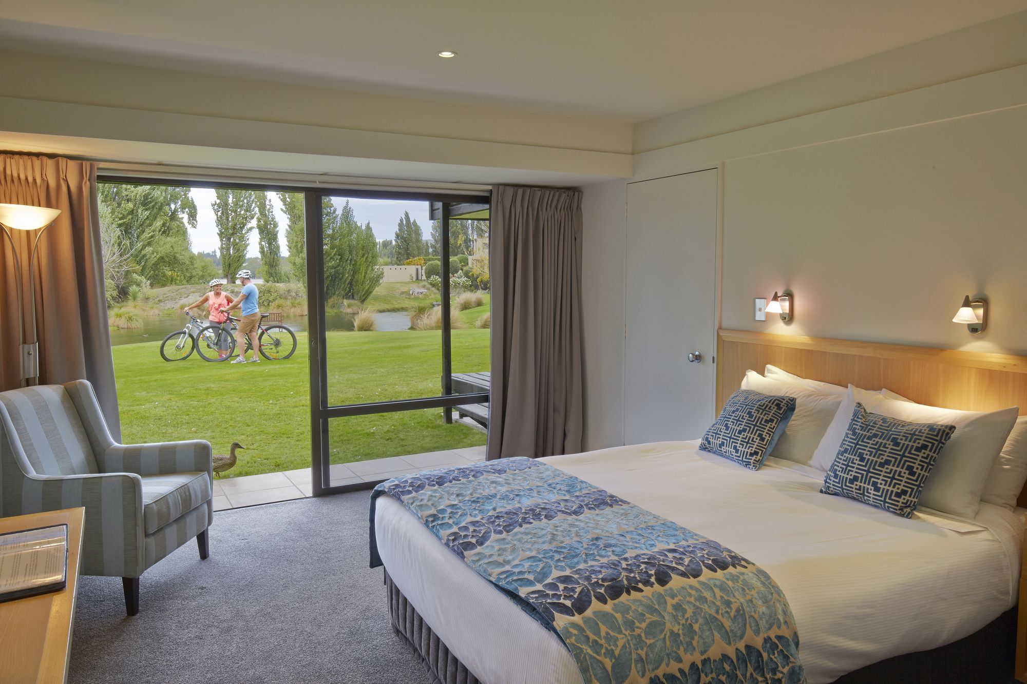 Edgewater Hotel 4*