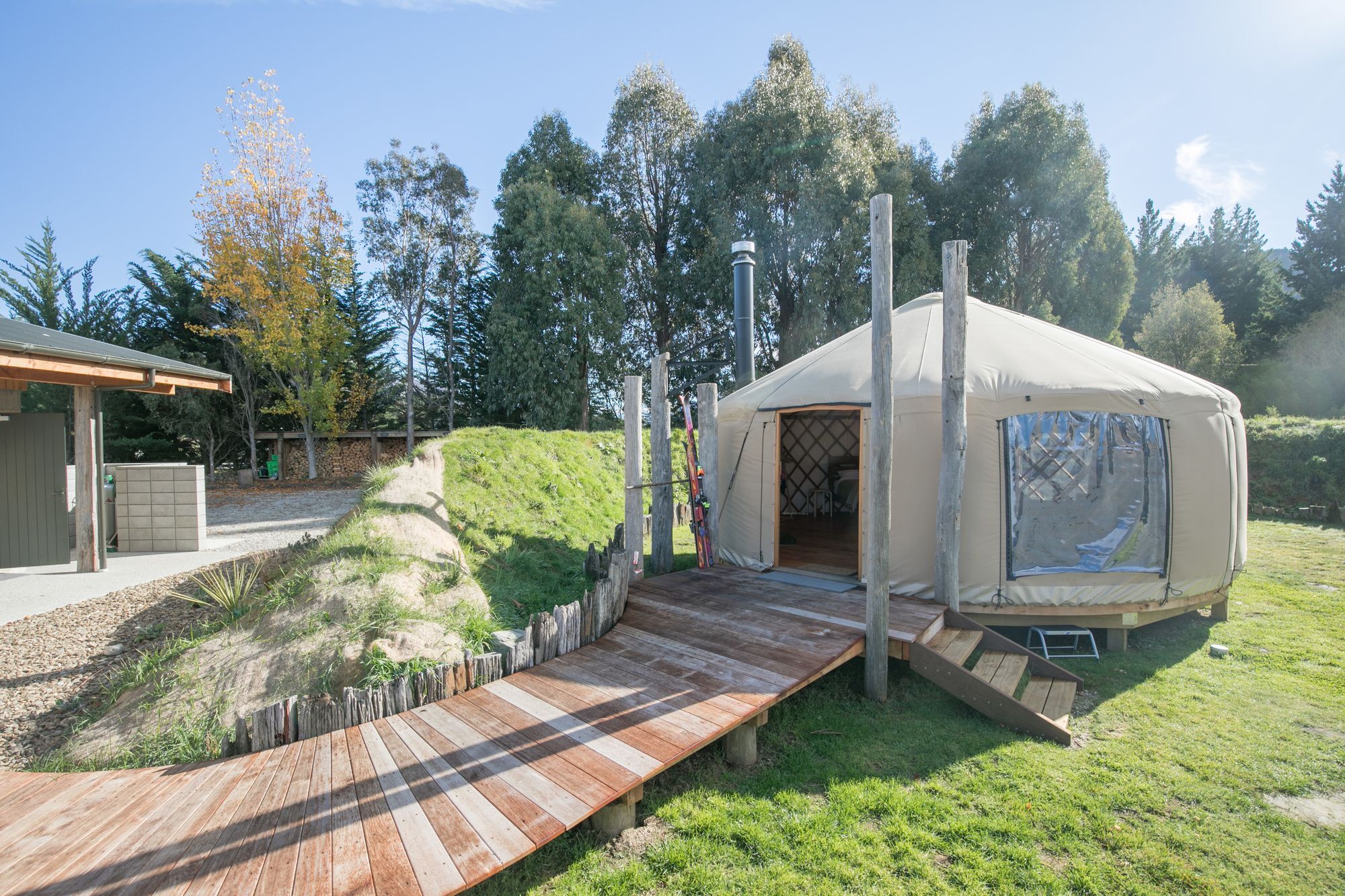 Hotel Oasis, Yurt & The Shed Wanaka