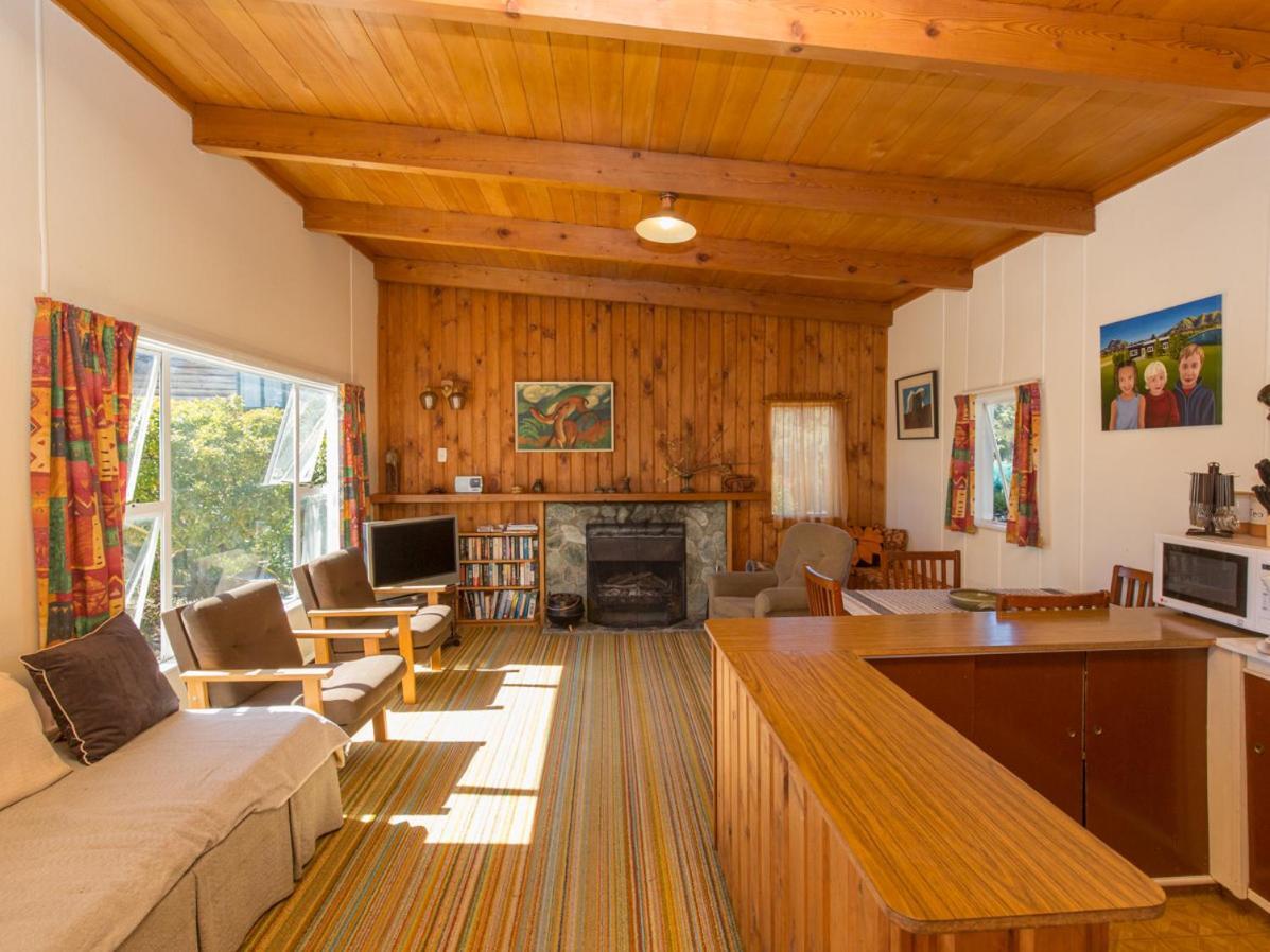 Southern Lakes Sweetie - Town Bach Holiday home Wanaka