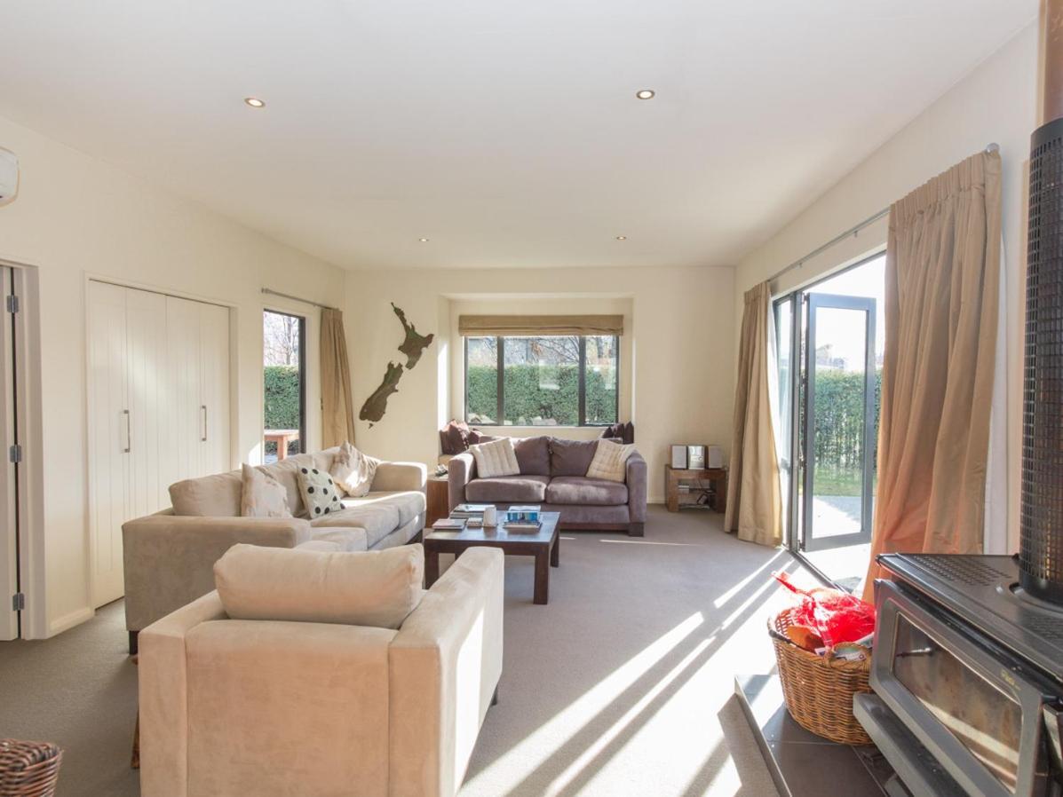 Modern Haven - *