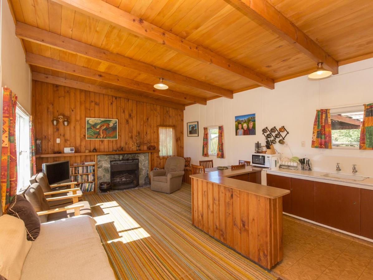 Southern Lakes Sweetie - Town Bach Holiday home Wanaka