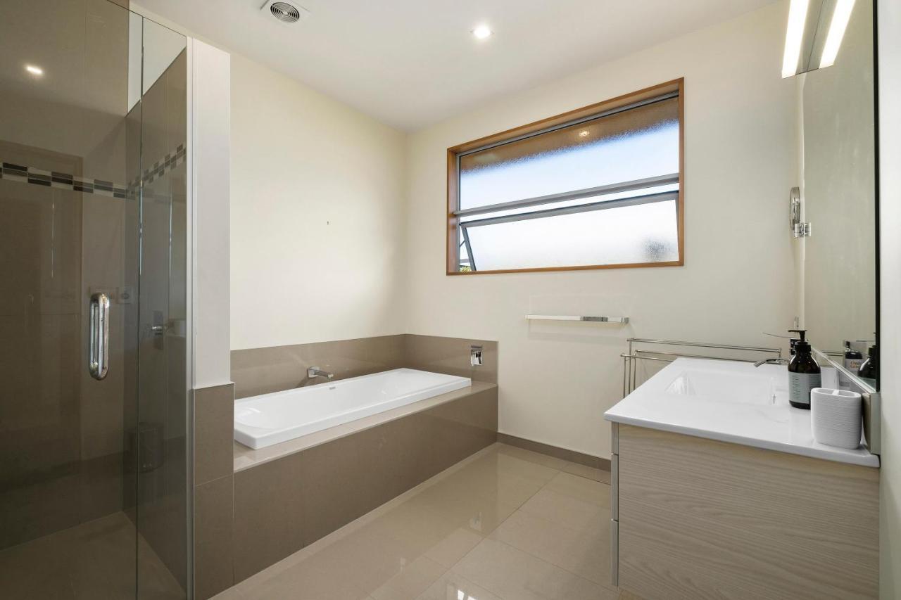 Infinity Views - Modern Wanaka